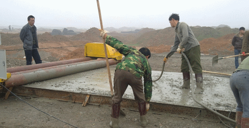 二级建造师考试知识点：水泥混凝土路面纵缝设置与施工